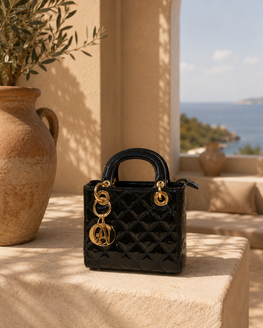 Sac Mini Verni Matelassé Noir – Élégance Intemporelle