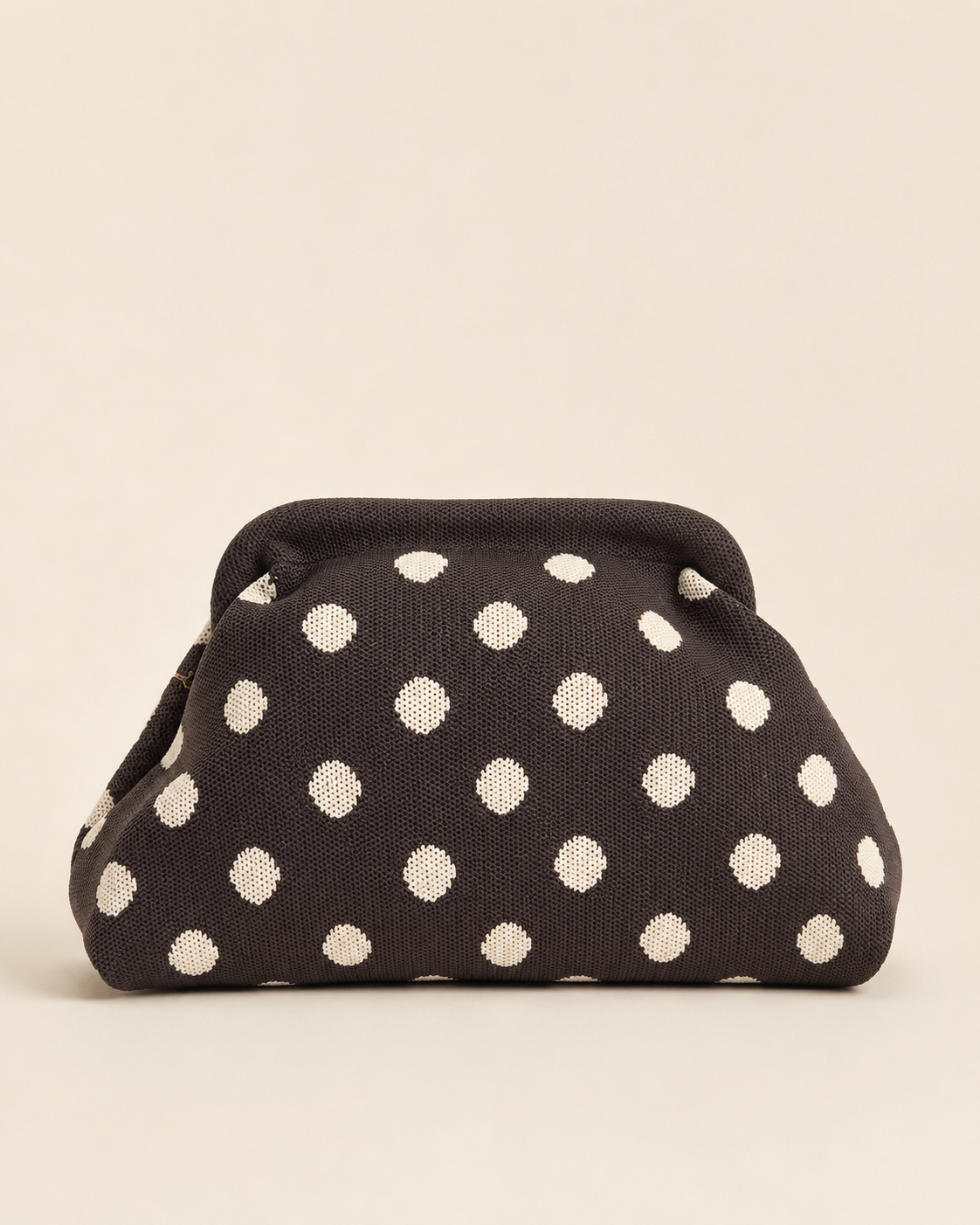 Pochette Maille à Pois – L’élégance intemporelle