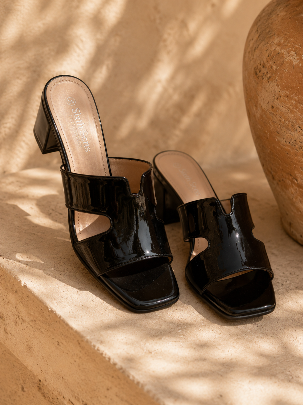 Sandales à talon verni – Noir & Nude