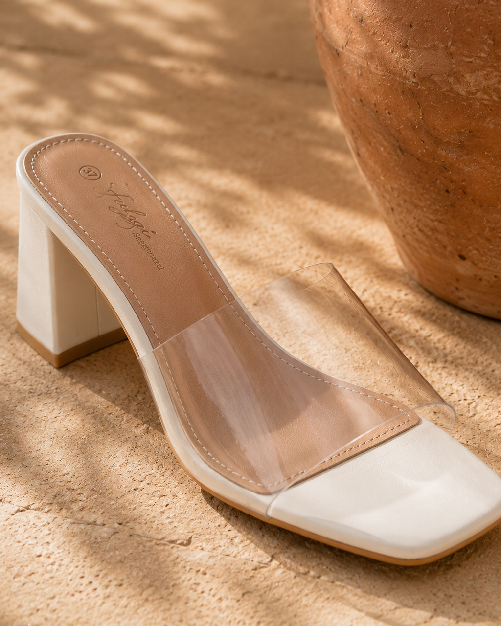 Sandales à talons transparentes – Noir, Beige & beige doré