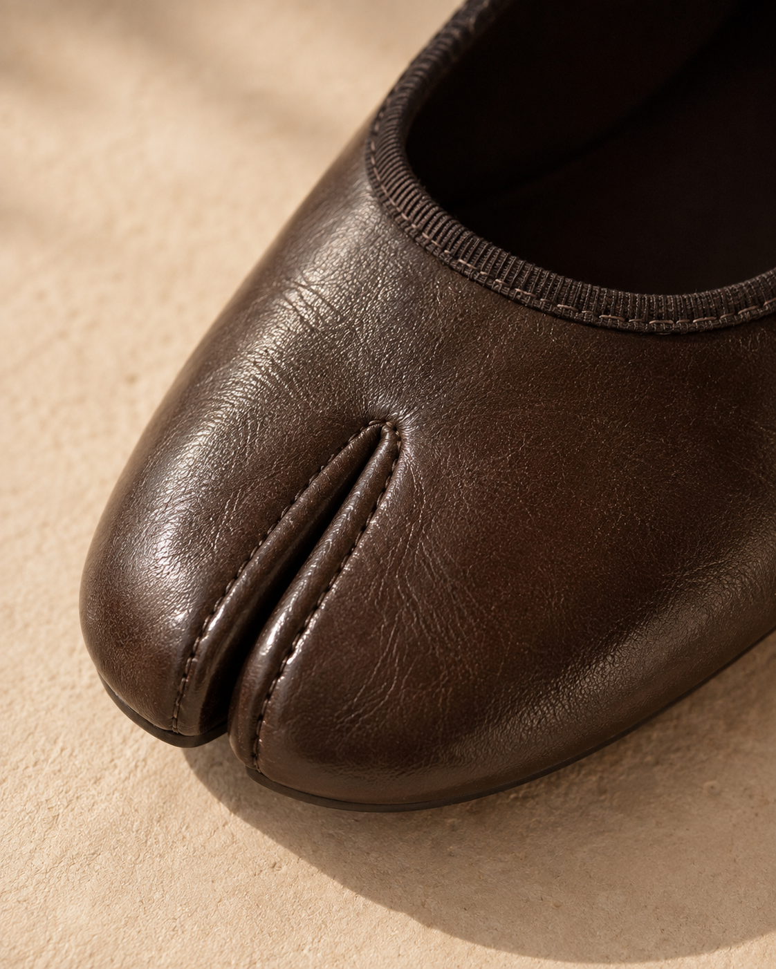 Ballerines Tabi Élégance – Noir & Marron Chocolat