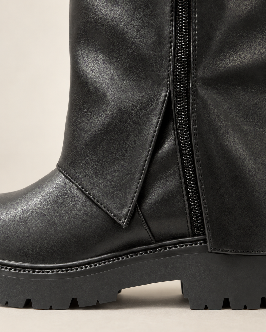 Bottes hautes noires à semelle crantée