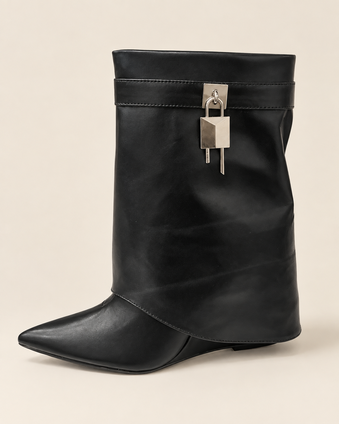 Bottines noires à bout pointu – détail cadenas
